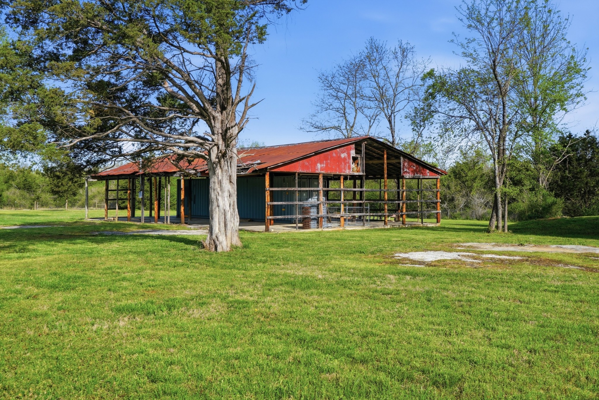600 Squire Hall Road Shelbyville, TN 37160 - Photo 64 of 69 a front view of a house with a yard