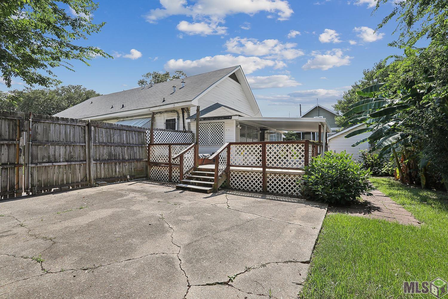 1023 Laurel Street Baton Rouge, LA 70802 - Photo 21 of 23 Back yard/deck