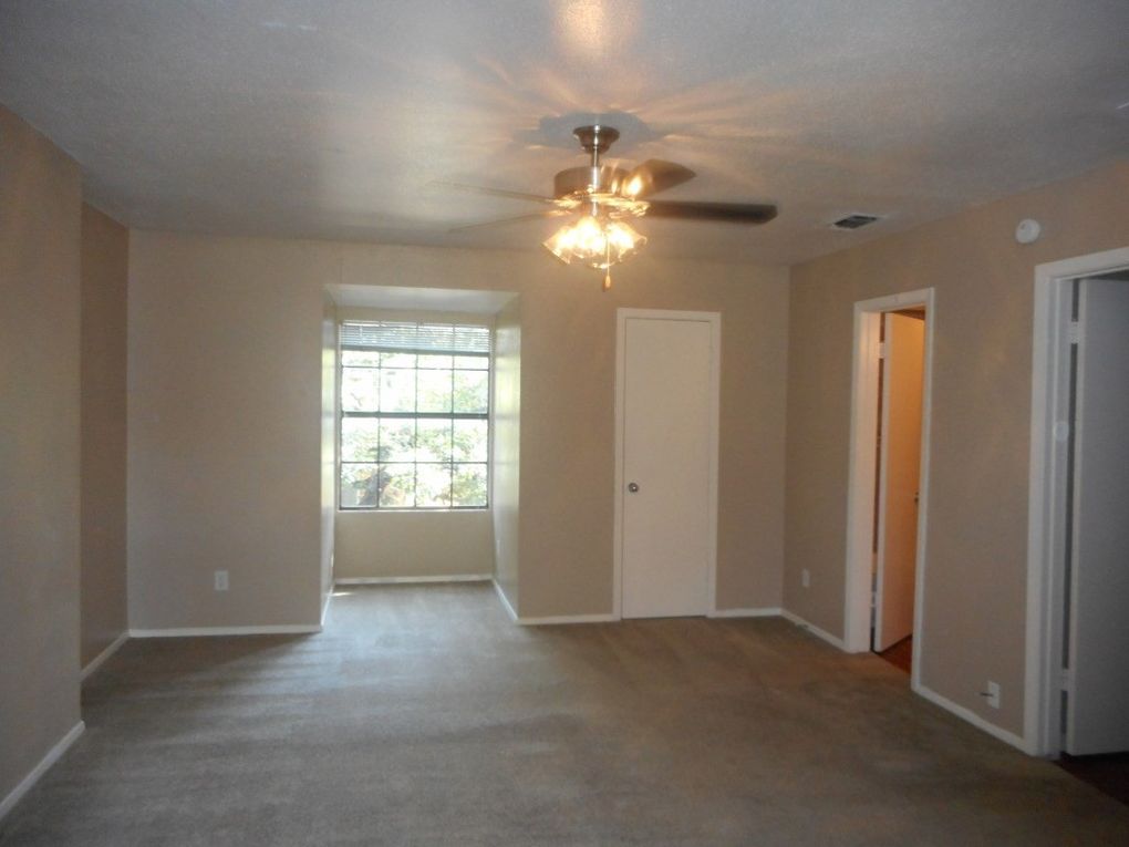 3104 Cedar Street, Unit 4 Austin, TX 78705 - Photo 12 of 18 a view of an empty room with a window