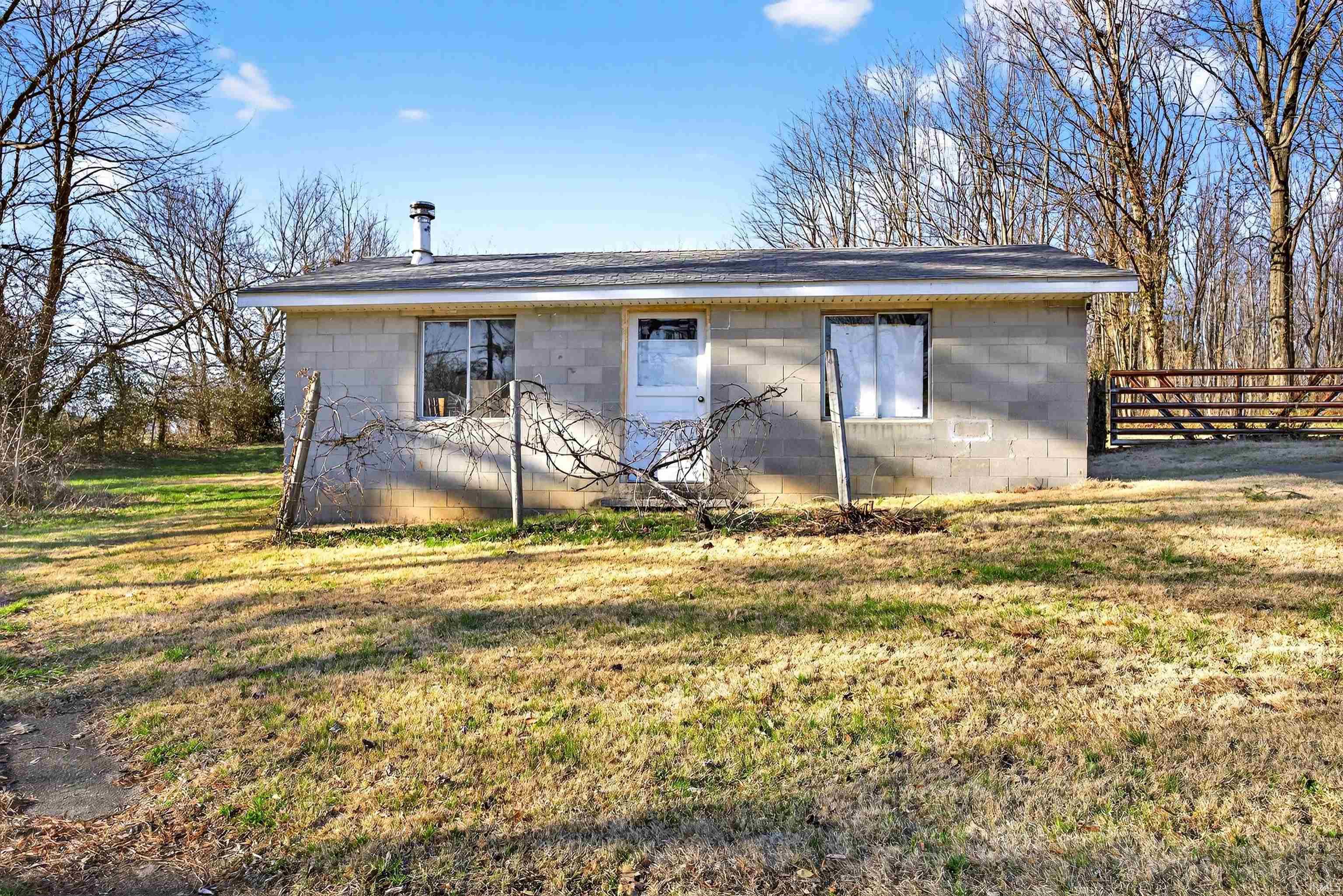 895 Highway 60 Mitchell, IN 47446 - Photo 32 of 36