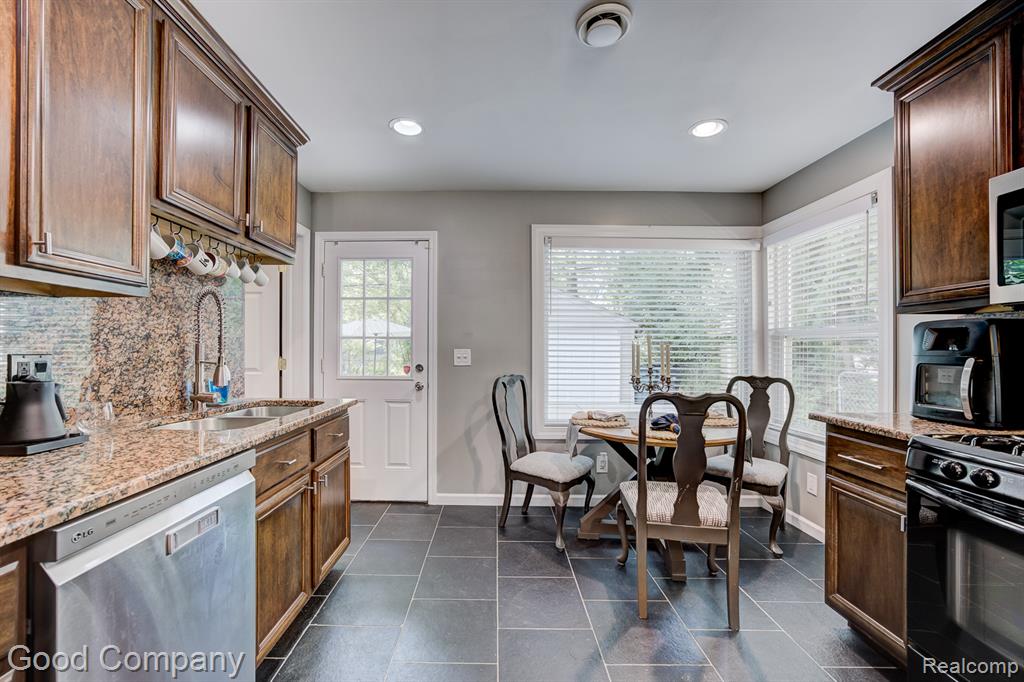 15925 West 14 Mile Road Franklin, MI 48025 - Photo 8 of 29