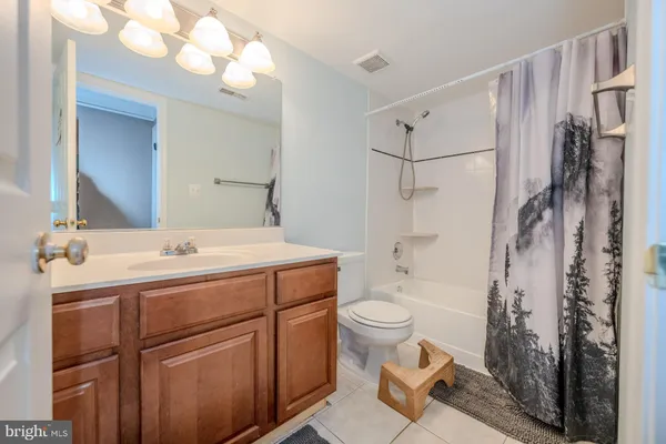 $2,250 | 110 Westwick Court, Unit 2, Sterling, VA 20165
