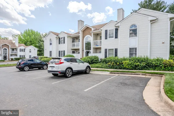 $2,250 | 110 Westwick Court, Unit 2, Sterling, VA 20165