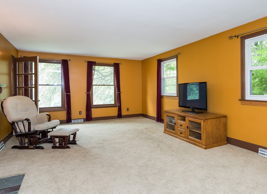 268 Sackett Road Westfield, MA 01085 - Photo 17 of 30 Gallery Image 17