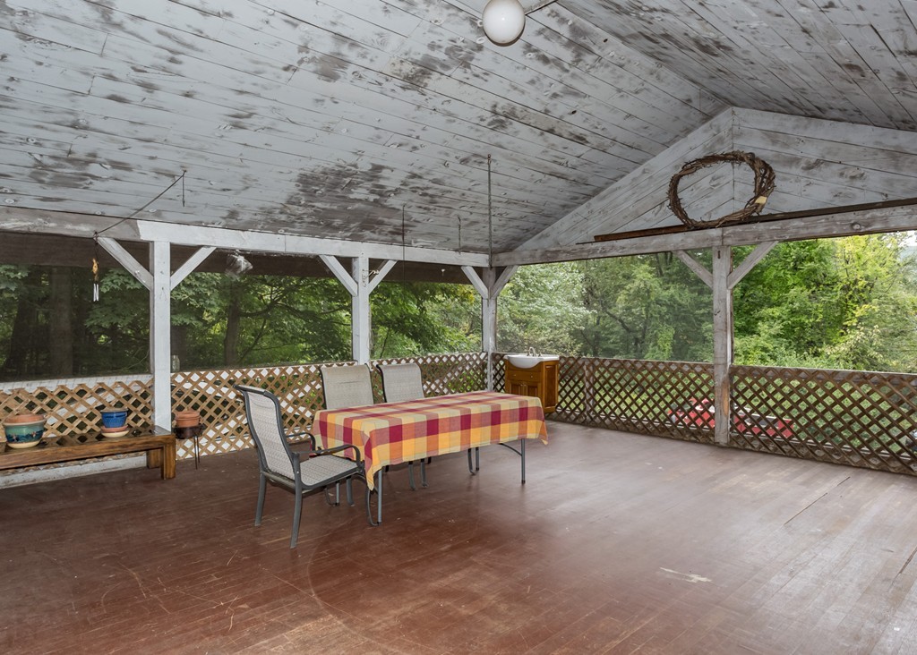 268 Sackett Road Westfield, MA 01085 - Photo 4 of 30 Gallery Image 4
