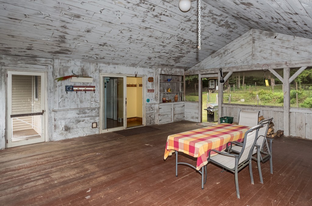 268 Sackett Road Westfield, MA 01085 - Photo 6 of 30 Gallery Image 6