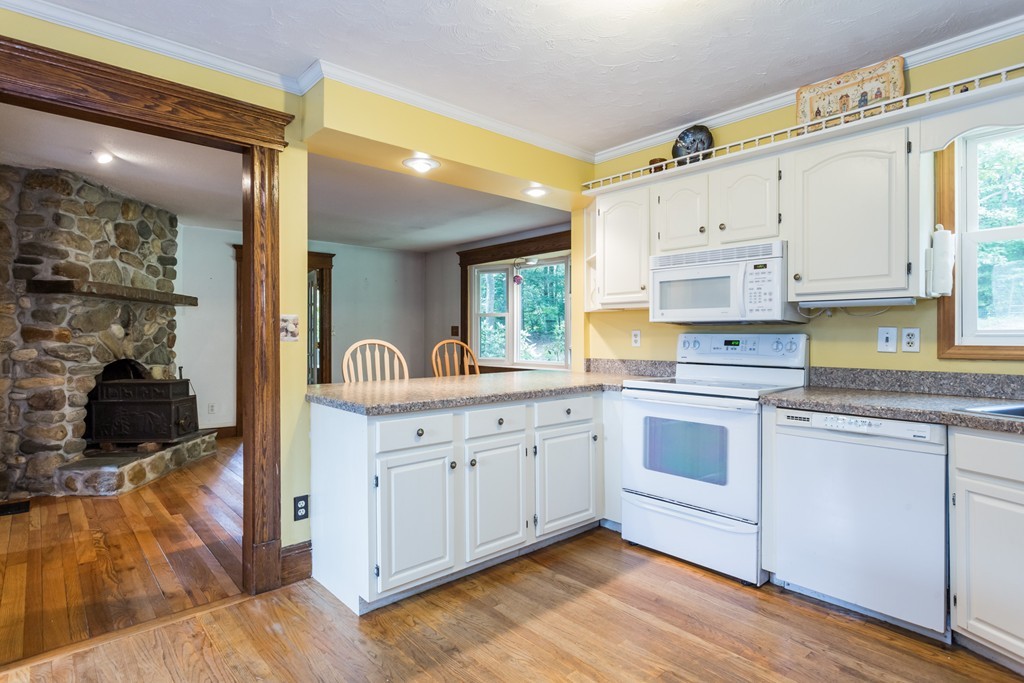 268 Sackett Road Westfield, MA 01085 - Photo 8 of 30 Gallery Image 8