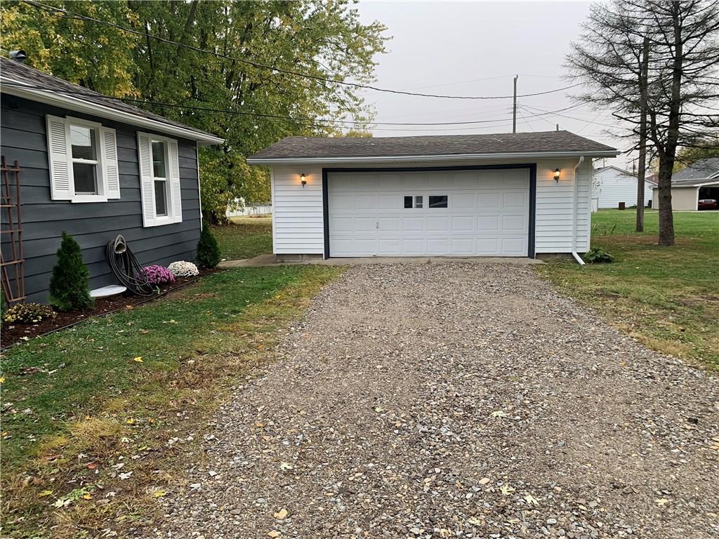 132 Maple Street Hope, IN 47246 - Photo 4 of 28 Gallery Image 4