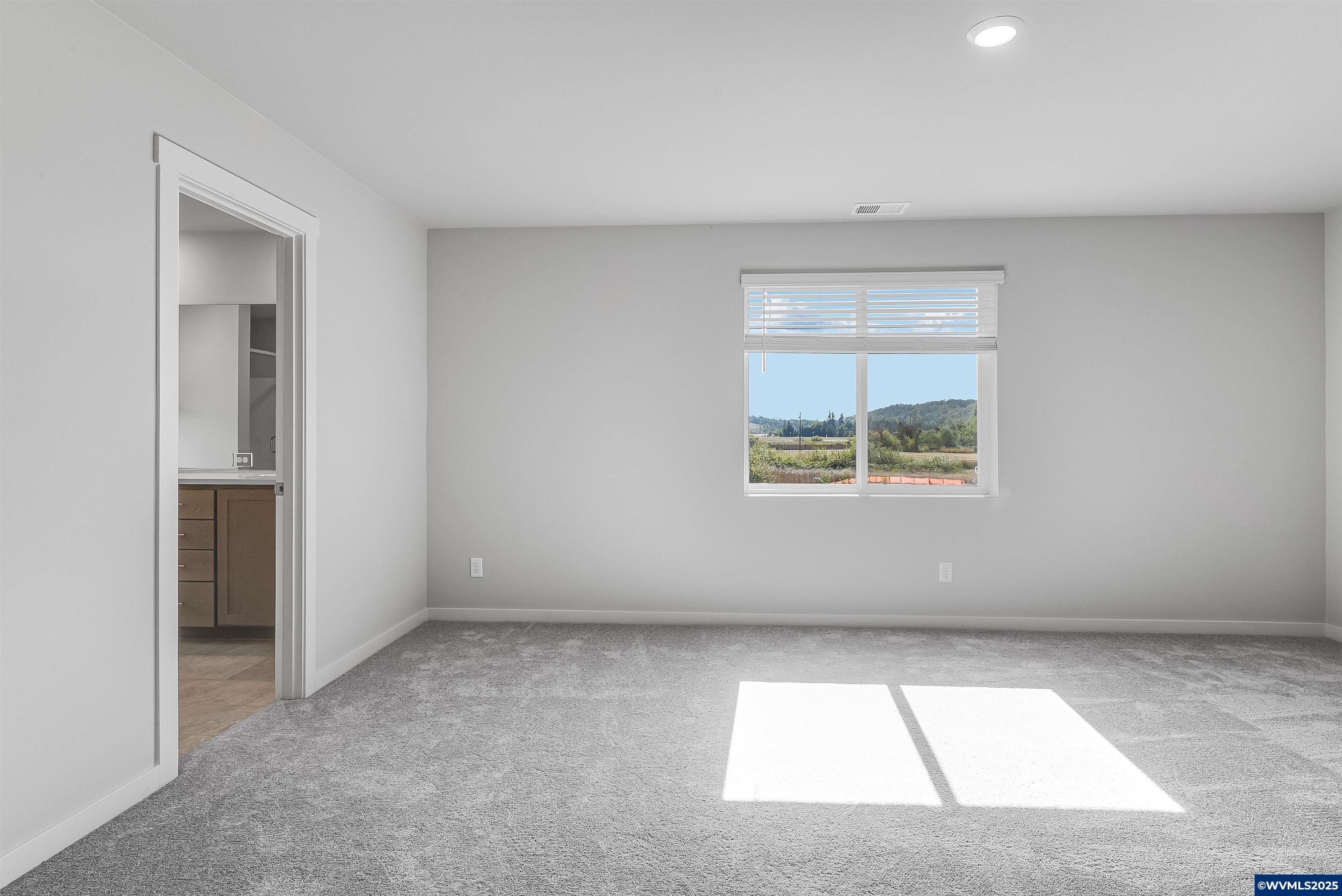 5879 Bainbridge Road Eugene, OR 97402 - Photo 9 of 13
