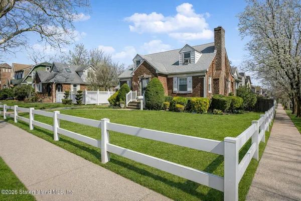 $888,000 | 72 10 Street | New Dorp