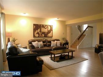 17 Heather Valley Road Holland, PA 18966 - Photo 4 of 12 Living Room