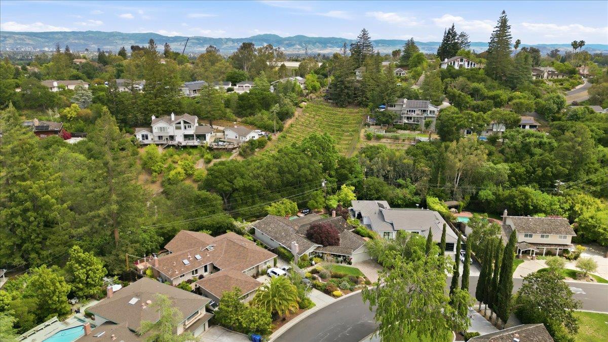 216 Montclair Road Los Gatos, CA 95032 - Photo 29 of 44 an aerial view of multiple house