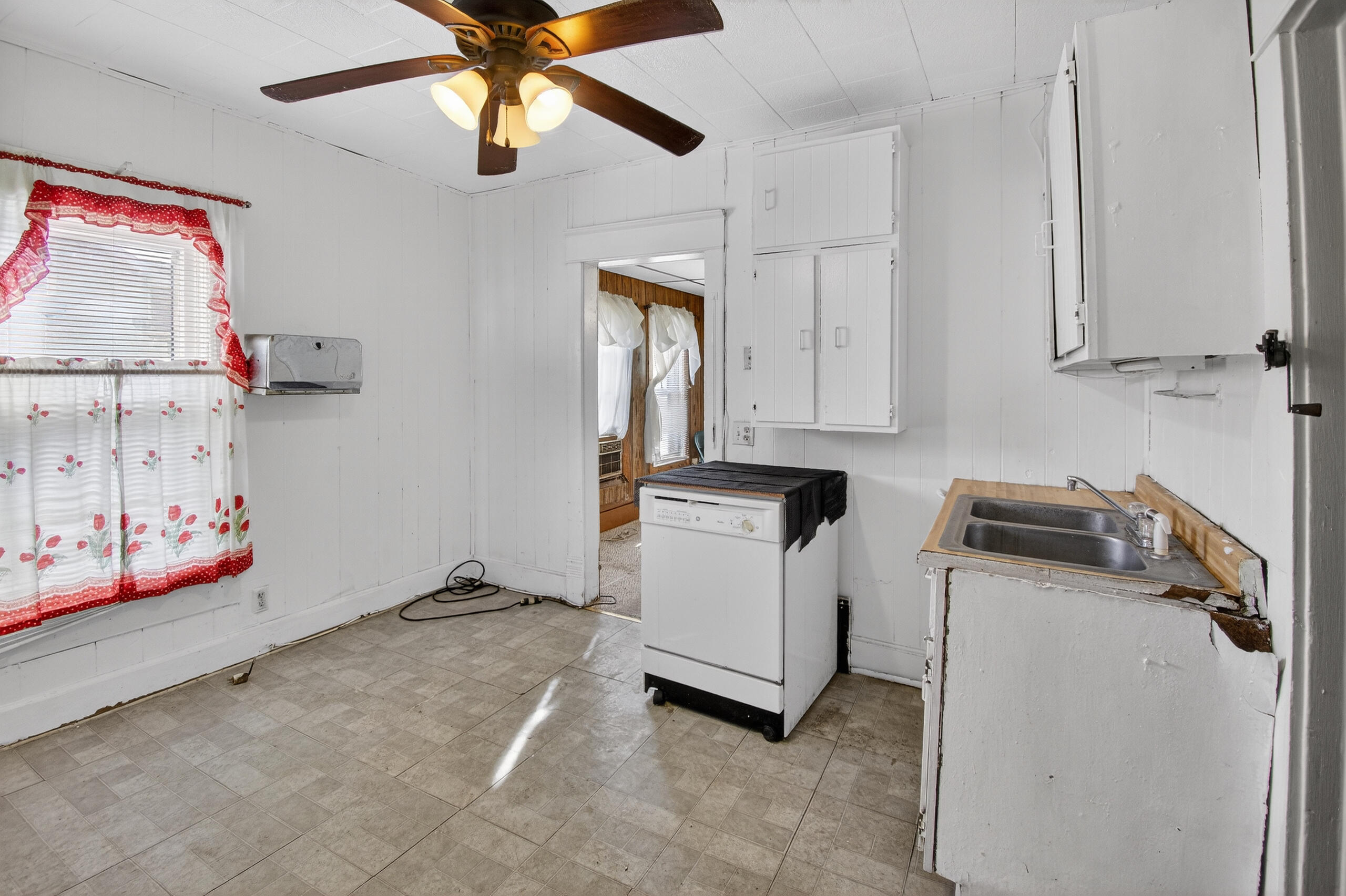 1731 Grand Avenue Racine, WI 53403 - Photo 11 of 30 IMG_4493