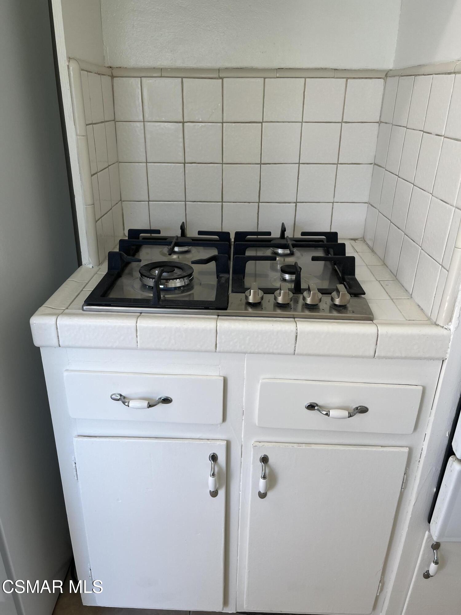 4484 Apricot Road Simi Valley, CA 93063 - Photo 5 of 24 Apricot Stove