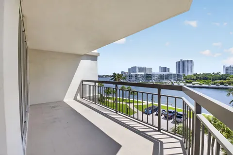 $1,499,000 | 901 East Camino, Unit 4C, Boca Raton, FL 33432