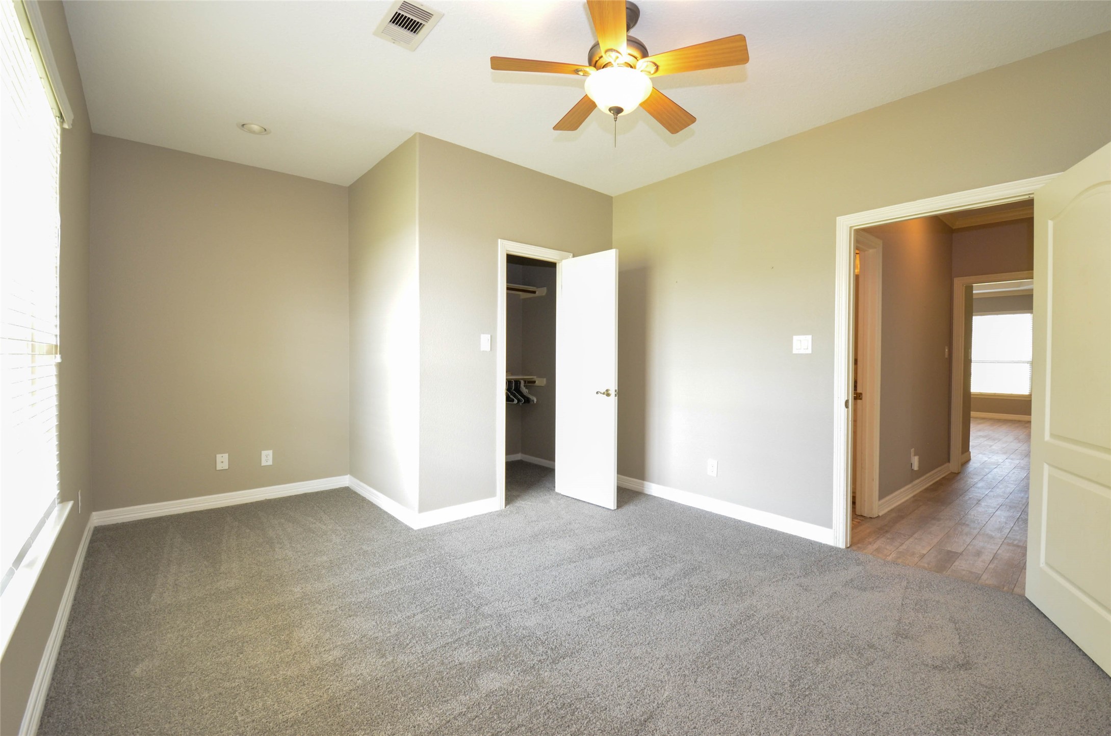 6125 Alleluia Trail Manvel, TX 77578 - Photo 8 of 25 a view of an empty room with a window
