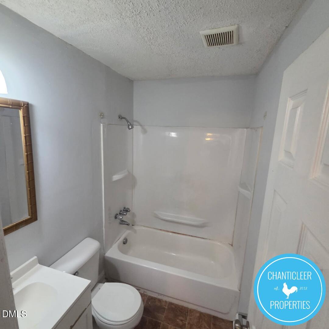 115 Florence Street, Unit 9 Graham, NC 27253 - Photo 10 of 14 a bathroom with a toilet a sink and bathtub