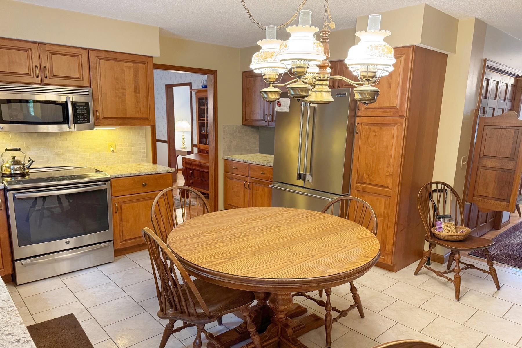 27 Georgeanna Boulevard Rutland Town, VT 05701 - Photo 3 of 28