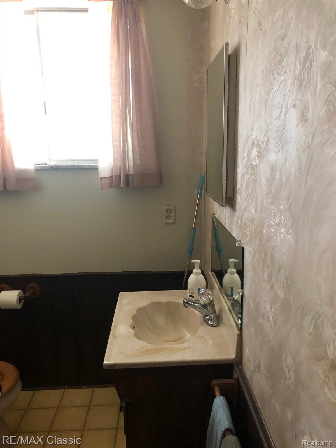 2690 Harrington Road Rochester, MI 48307 - Photo 17 of 21 IMG_2164.jpg