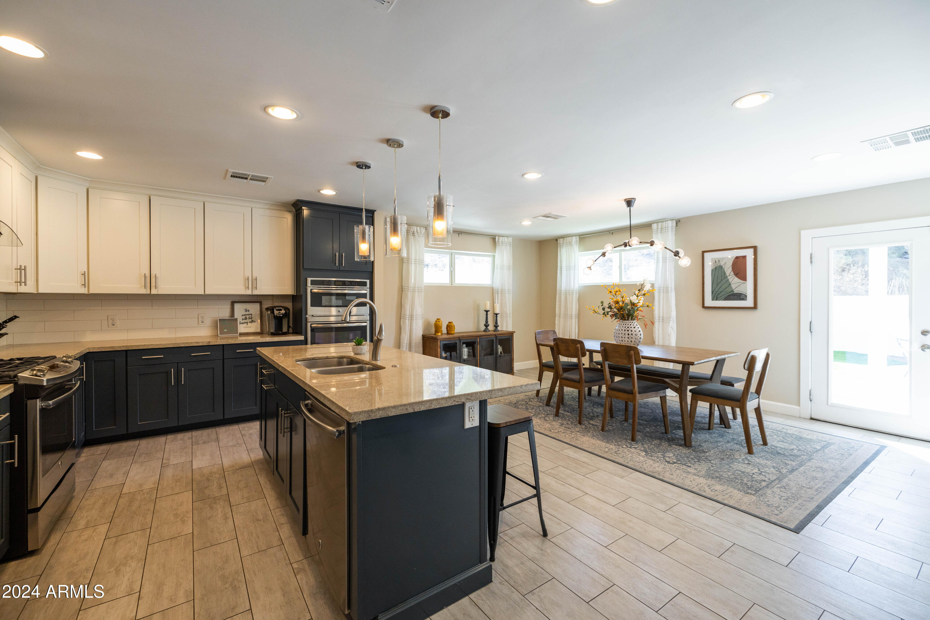 1801 East Hatcher Road Phoenix, AZ 85020 - Photo 11 of 77 Kitchen and Dining