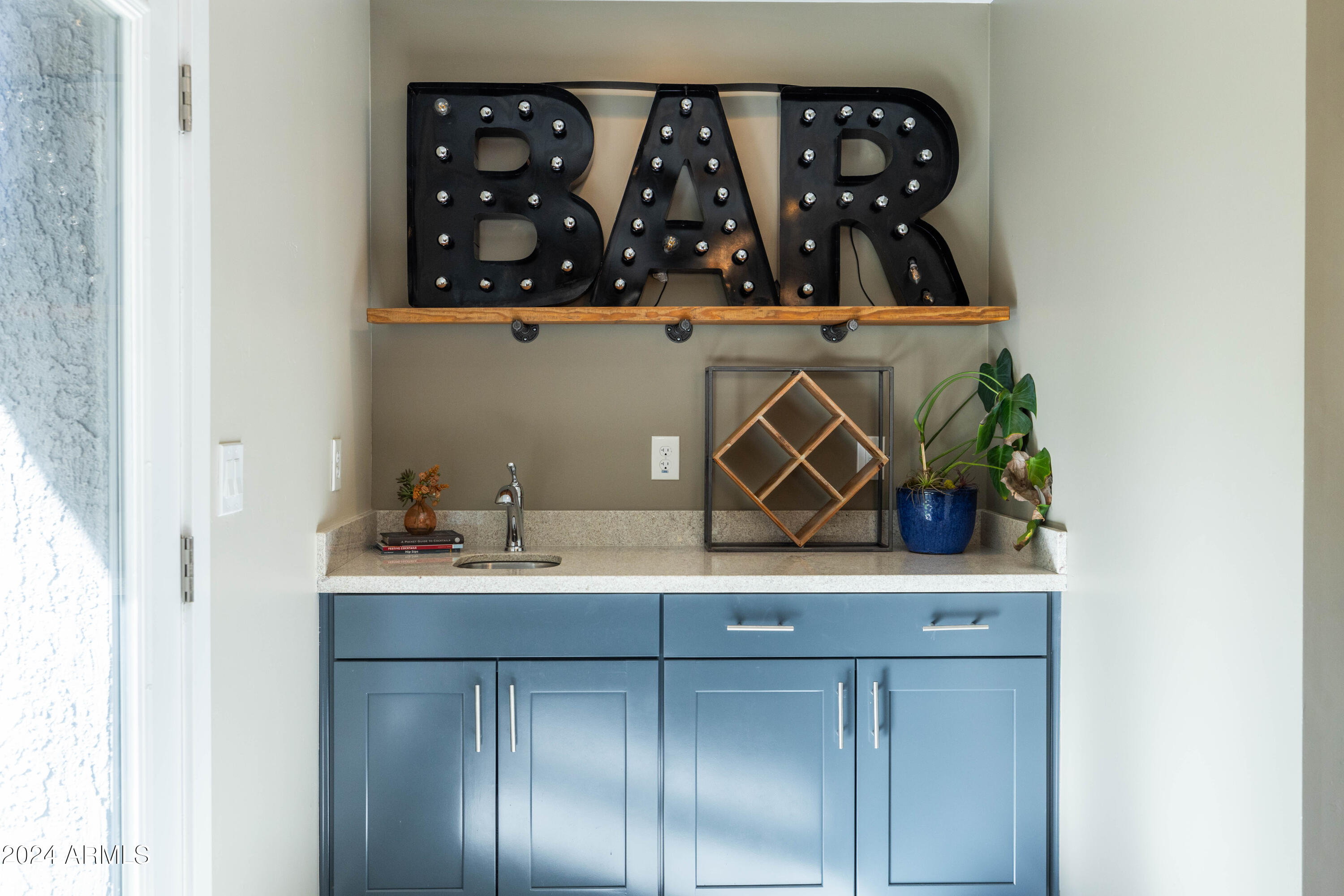 1801 East Hatcher Road Phoenix, AZ 85020 - Photo 21 of 77 Wet Bar