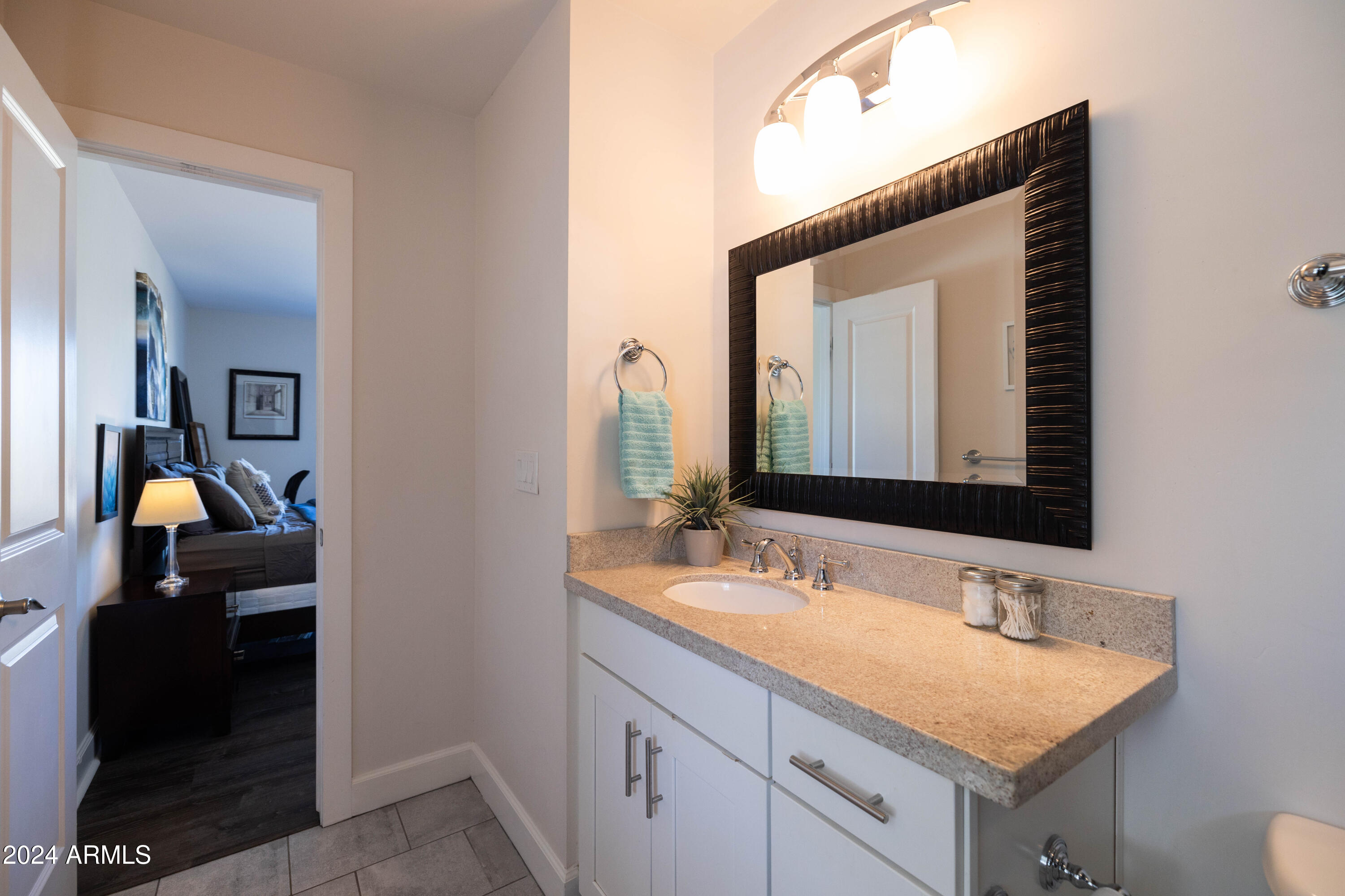 1801 East Hatcher Road Phoenix, AZ 85020 - Photo 31 of 77 Attached Bathroom