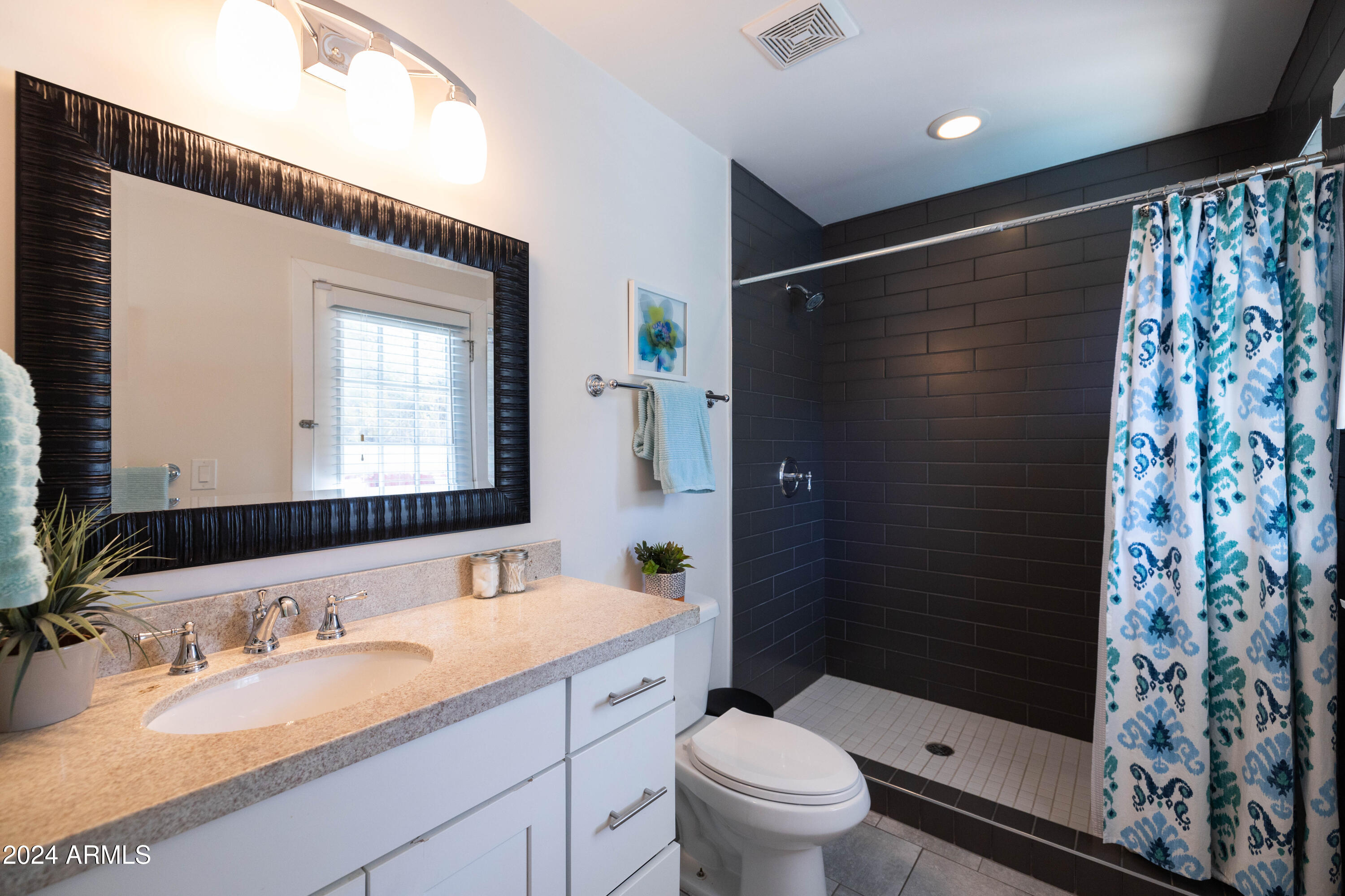 1801 East Hatcher Road Phoenix, AZ 85020 - Photo 32 of 77 Walk-In Shower