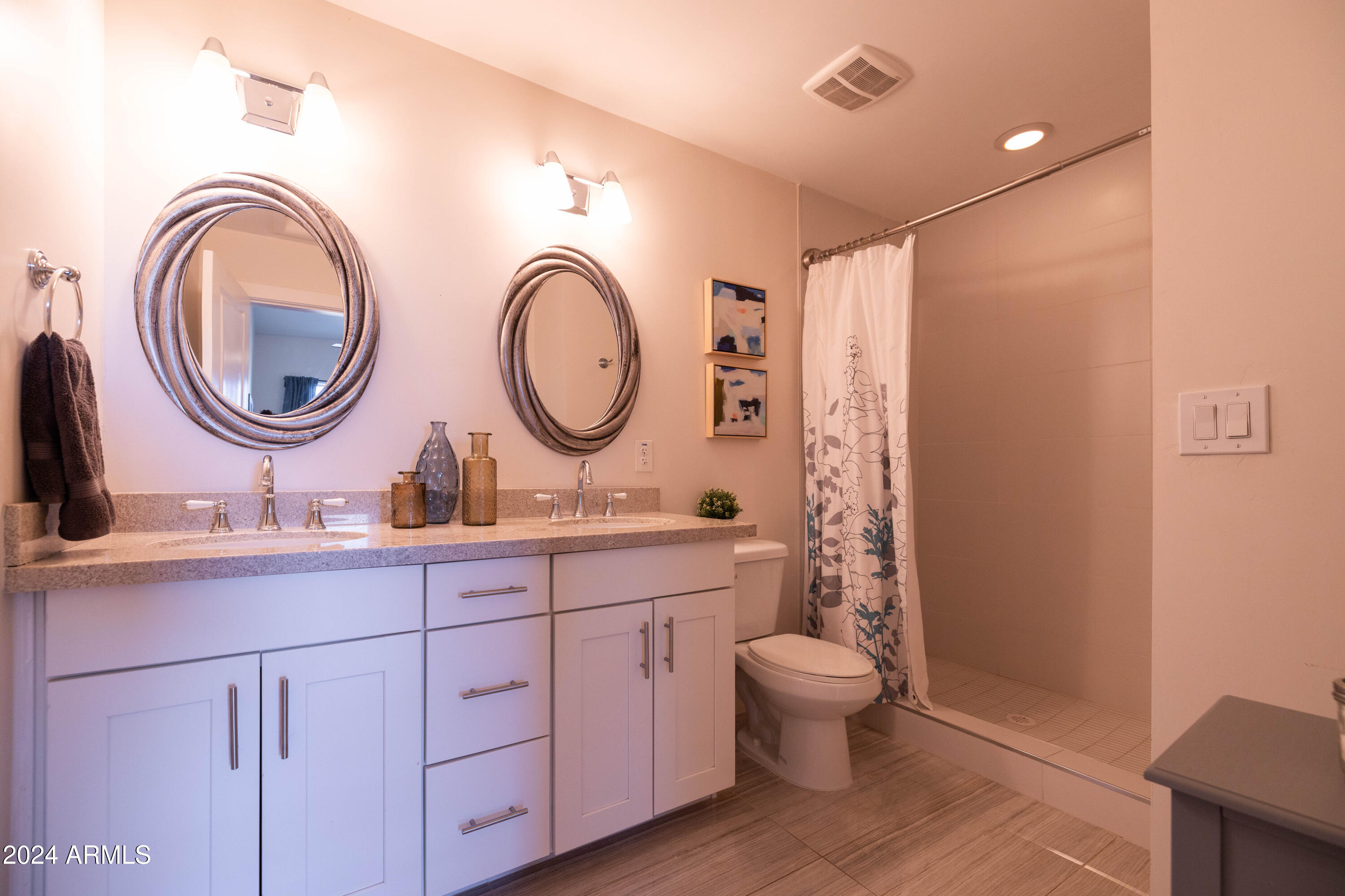 1801 East Hatcher Road Phoenix, AZ 85020 - Photo 49 of 77 Upstairs Guest Bathroom