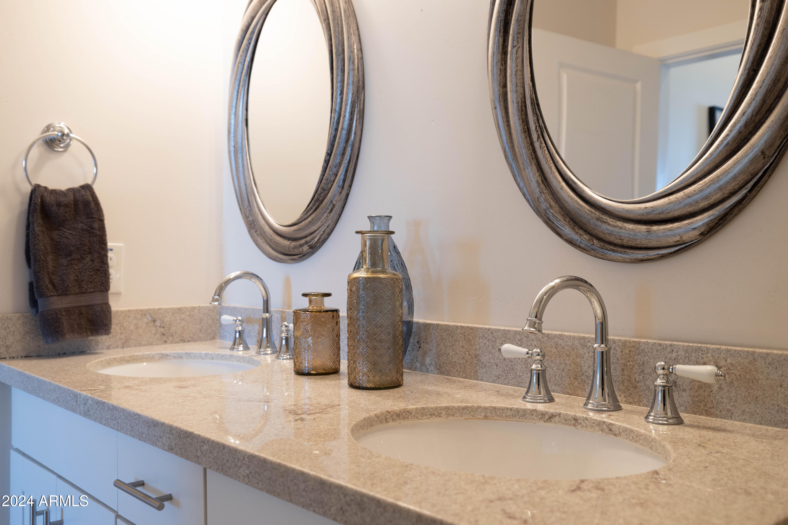 1801 East Hatcher Road Phoenix, AZ 85020 - Photo 50 of 77 Double Sinks