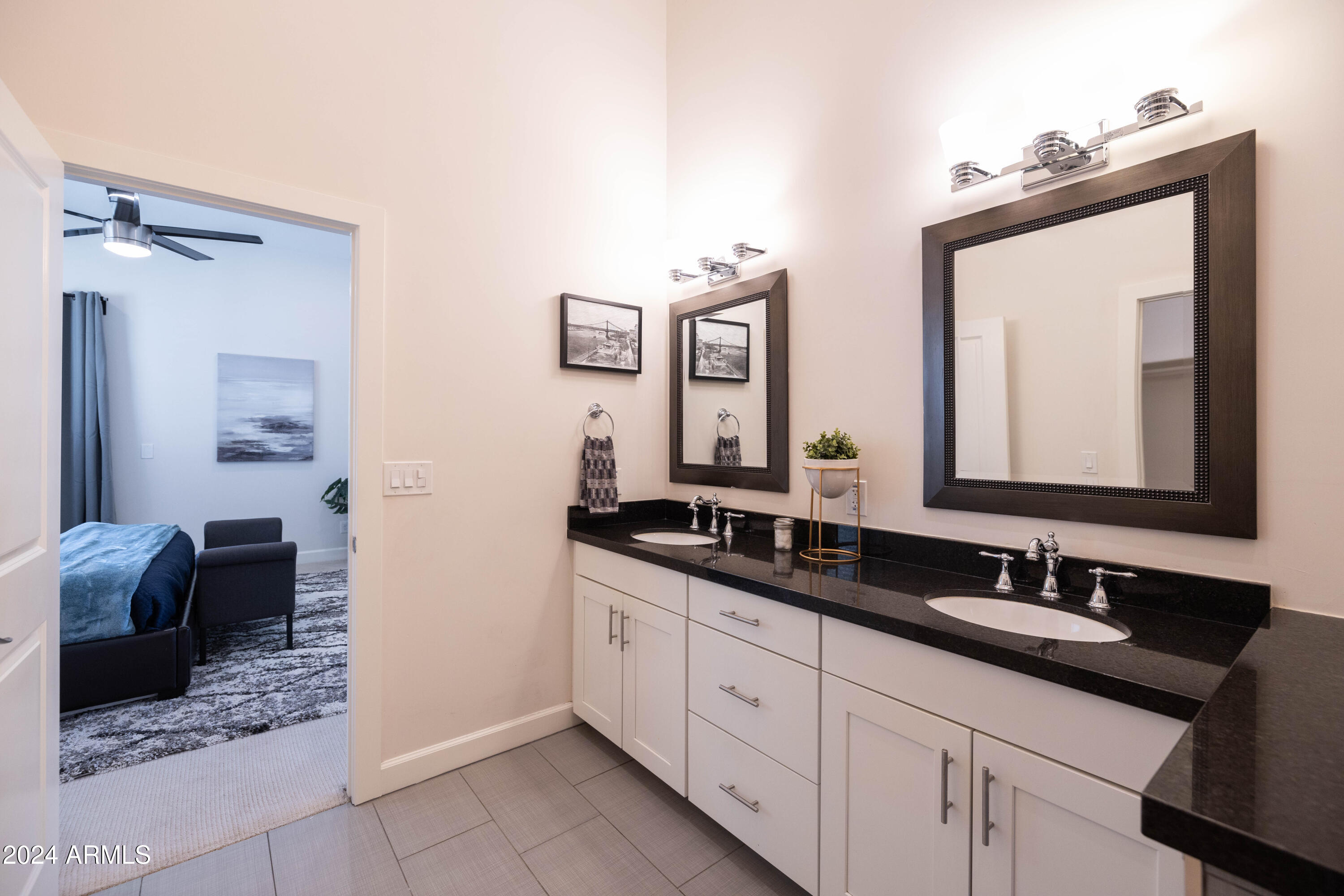 1801 East Hatcher Road Phoenix, AZ 85020 - Photo 57 of 77 Attached Bathroom
