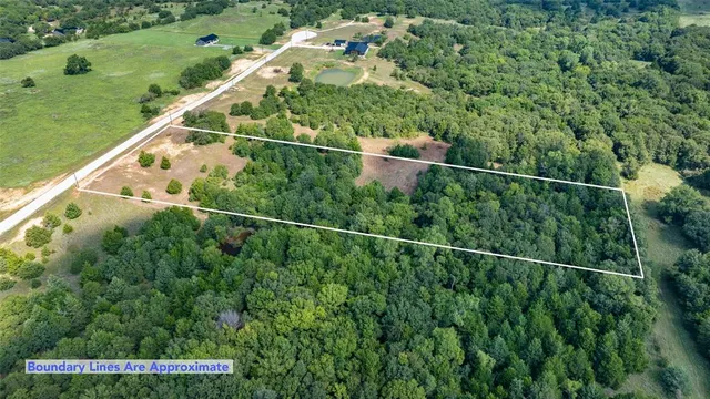 a view of a tennis court