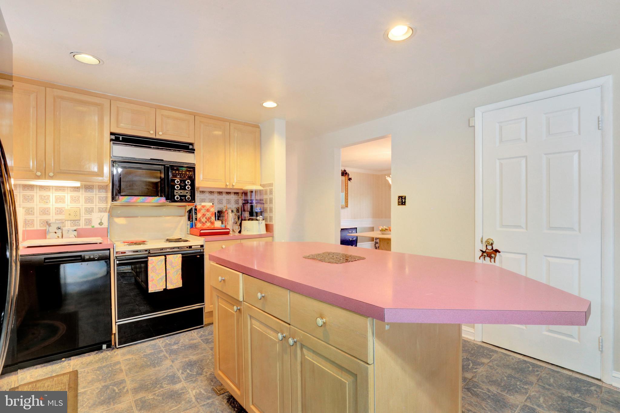 12268 Angel Wing Court Reston, VA 20191 - Photo 16 of 38 Gallery Image 16