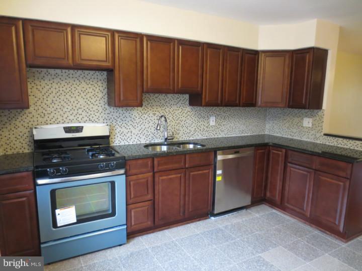 3340 Morning Glory Road Philadelphia, PA 19154 - Photo 8 of 21