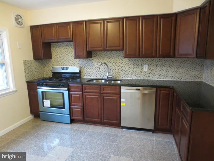 3340 Morning Glory Road Philadelphia, PA 19154 - Photo 9 of 21