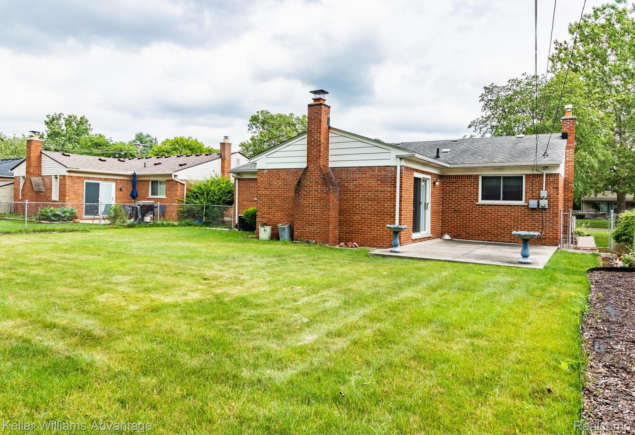 15603 Levan Road Livonia, MI 48154 - Photo 30 of 35 IMG_9197-HDR.JPG