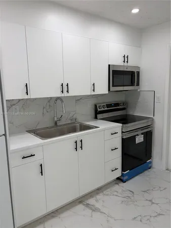 $2,100 | 6172 Southwest 44th Street, Unit 1, Davie, FL 33314