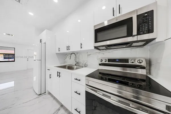 $2,100 | 6172 Southwest 44th Street, Unit 1, Davie, FL 33314