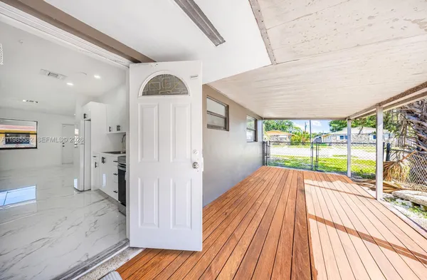 $2,100 | 6172 Southwest 44th Street, Unit 1, Davie, FL 33314