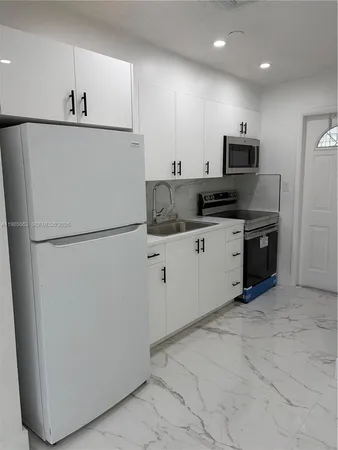 $2,250 | 6172 Southwest 44th Street, Unit 1, Davie, FL 33314