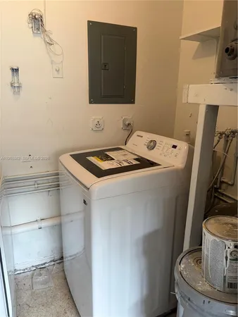 $2,250 | 6172 Southwest 44th Street, Unit 1, Davie, FL 33314