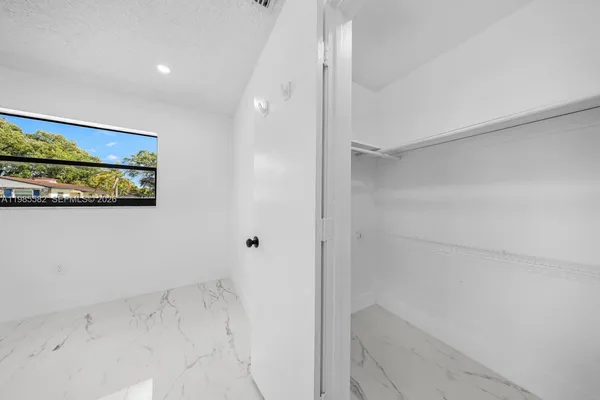 $2,100 | 6172 Southwest 44th Street, Unit 1, Davie, FL 33314