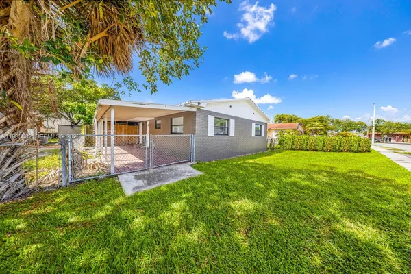 $2,100 | 6172 Southwest 44th Street, Unit 1, Davie, FL 33314