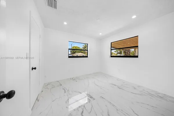 $2,100 | 6172 Southwest 44th Street, Unit 1, Davie, FL 33314