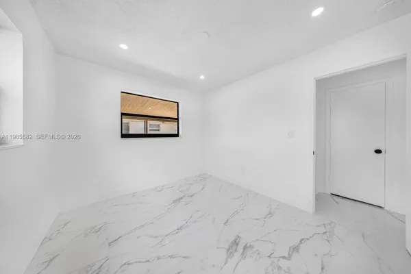 $2,100 | 6172 Southwest 44th Street, Unit 1, Davie, FL 33314