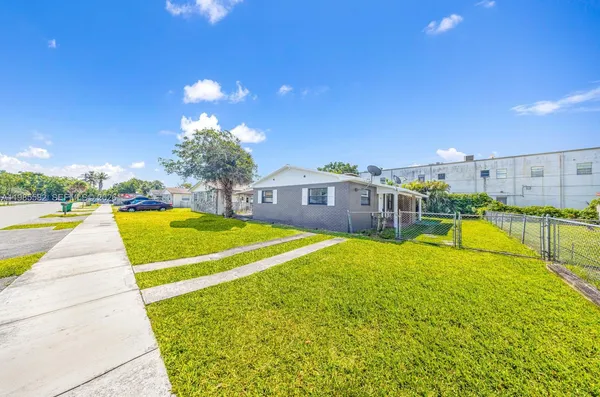 $2,100 | 6172 Southwest 44th Street, Unit 1, Davie, FL 33314