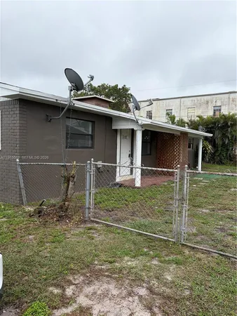 $2,250 | 6172 Southwest 44th Street, Unit 1, Davie, FL 33314