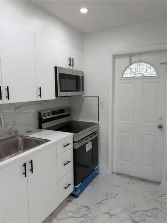 $2,100 | 6172 Southwest 44th Street, Unit 1, Davie, FL 33314