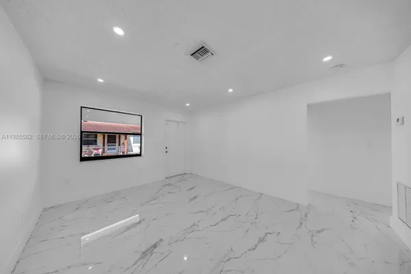 $2,100 | 6172 Southwest 44th Street, Unit 1, Davie, FL 33314