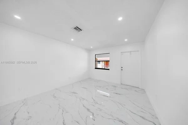 $2,100 | 6172 Southwest 44th Street, Unit 1, Davie, FL 33314