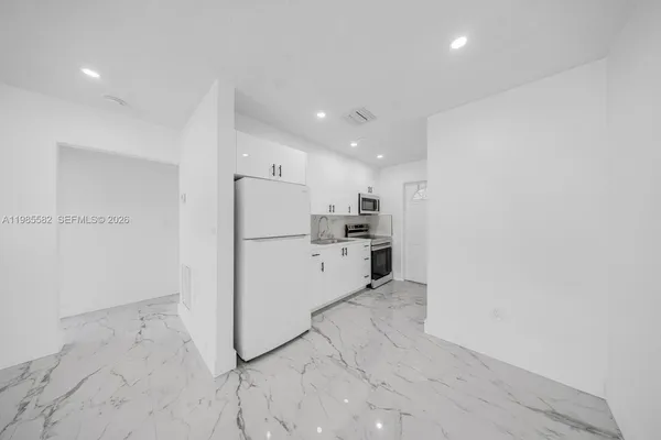 $2,100 | 6172 Southwest 44th Street, Unit 1, Davie, FL 33314